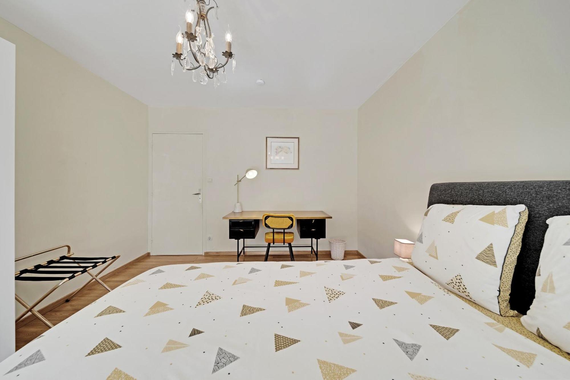 Apartment T5 Spacieux, Parking, Proche Gare Et Centre *